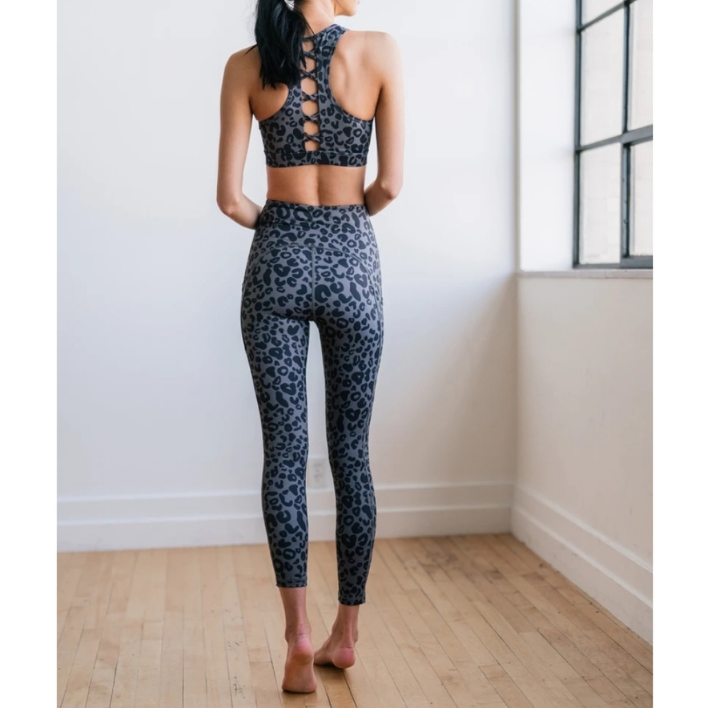 NWT Gray Leopard Stretch Workout Legging Pants